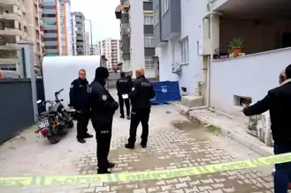 Adana'da Cam Temizliği Faciası: Kadın 13. Kattan Düştü