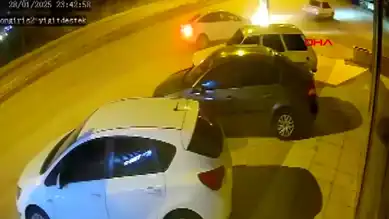 Adana Kozan'da Park Halindeki Araçlara Çarpma Kazası