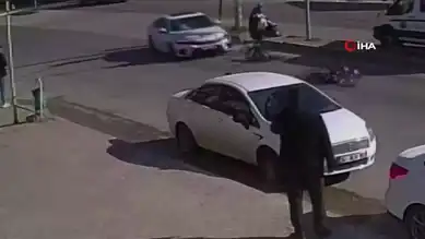 Adana'da Kırmızı Işık Kazası: Motosikletçi Yaralandı