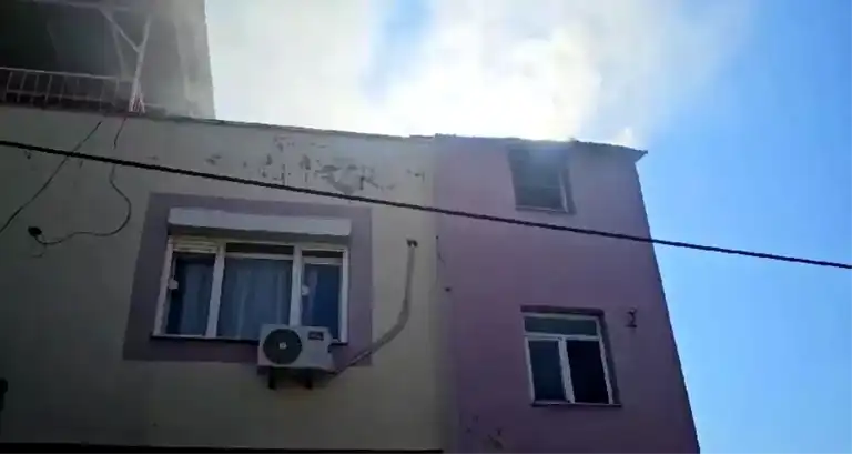Kozan'da Elektrik Kontağı Yangını! Maddi Hasar Var