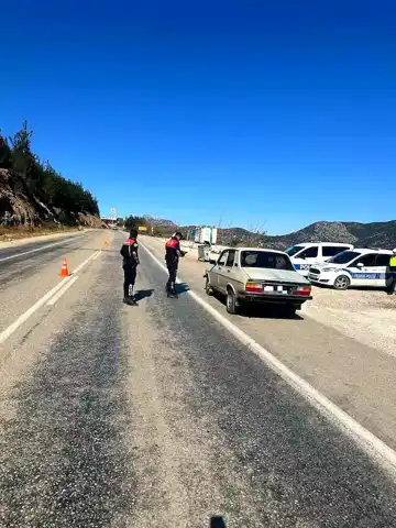Kozan'da 5 Hükümlü Yakalandı, Silah Ele Geçirildi