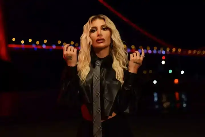 İrem Derici Hastanelik Oldu! Uyurgezerlik Tedavisi Görecek